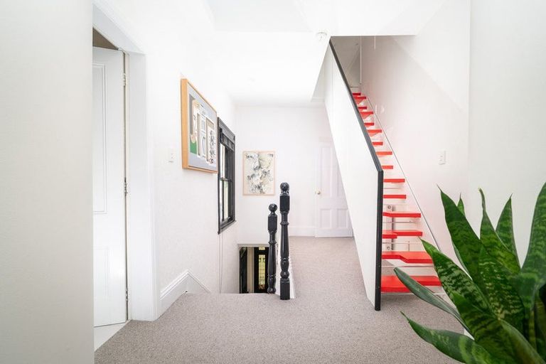 Photo of property in 16 Hawker Street, Mount Victoria, Wellington, 6011