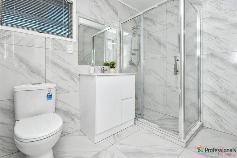 Photo of property in 1/11 Bundena Place, Clendon Park, Auckland, 2103