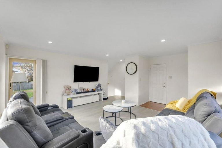 Photo of property in 27 View Ridge Drive, Ranui, Auckland, 0612