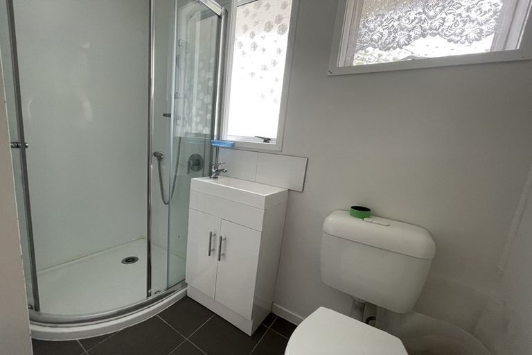 Photo of property in 14 Erica Road, Sunnynook, Auckland, 0620