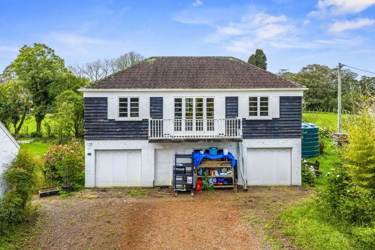 Photo of property in 86 Tawa Road, Kumeu, 0891
