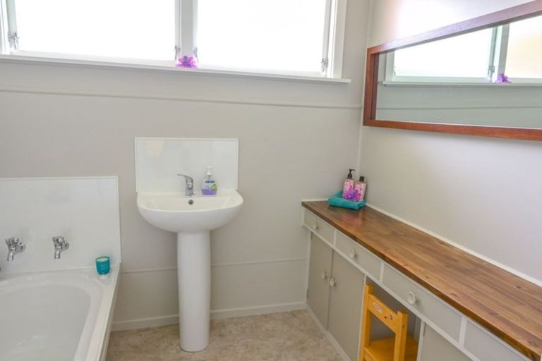 Photo of property in 16 Malcolm Terrace, Balclutha, 9230