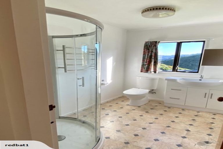 Photo of property in 117 Stratton Street, Normandale, Lower Hutt, 5010