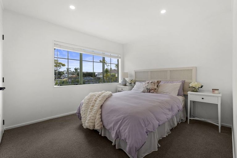 Photo of property in 22 Lakeside Drive, Orewa, 0931