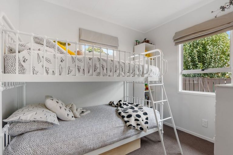 Photo of property in 12 Katrina Place, Massey, Auckland, 0614