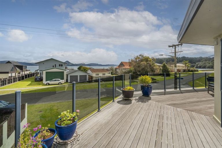 Photo of property in 1 Hardy Place, Cooks Beach, Whitianga, 3591