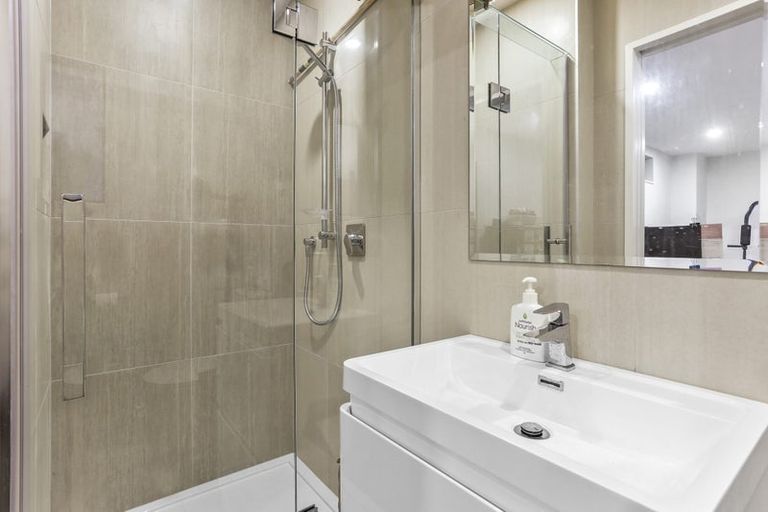 Photo of property in 74e Langana Avenue, Browns Bay, Auckland, 0630