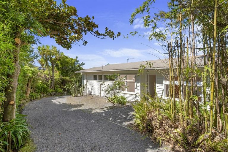 Photo of property in 71 Lyons Avenue, Murrays Bay, Auckland, 0630