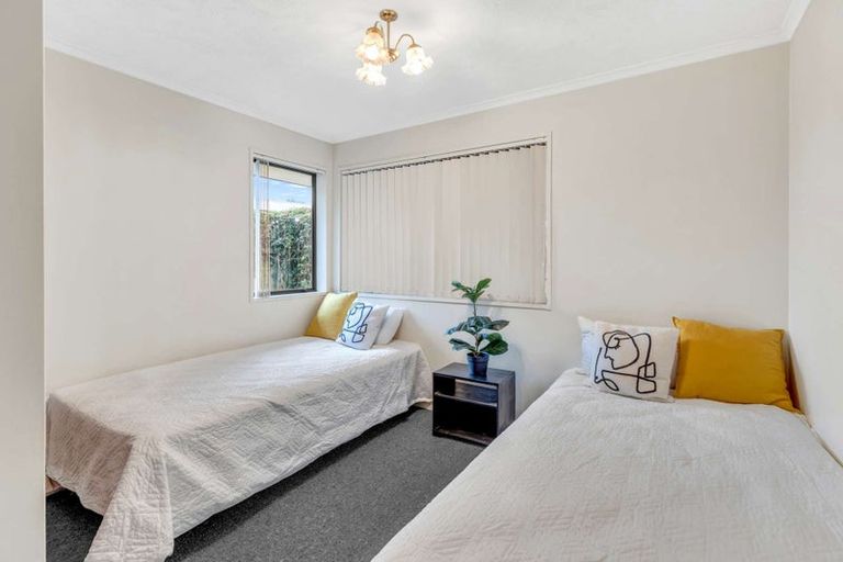 Photo of property in 3 Caroline Crescent, Highbury, Palmerston North, 4412