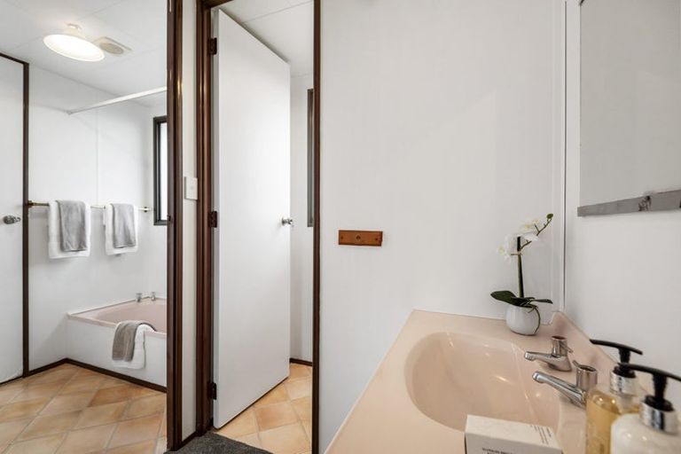 Photo of property in 34a Riserra Drive, Ranui, Auckland, 0612