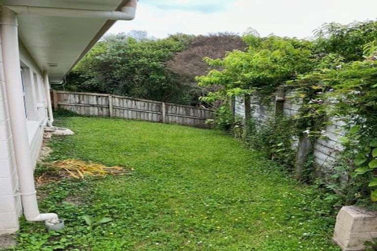 Photo of property in 1/2 Flavia Close, Torbay, Auckland, 0630