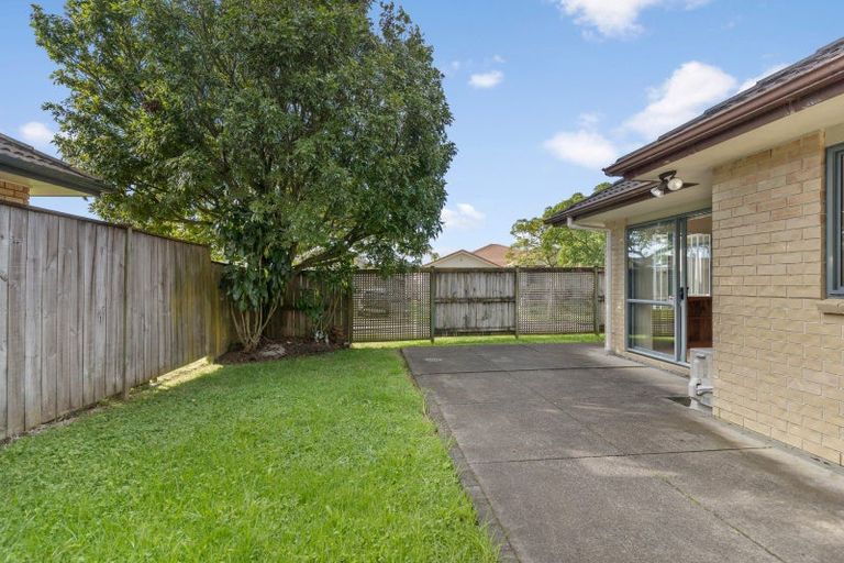 Photo of property in 2 Brosna Place, East Tamaki, Auckland, 2016
