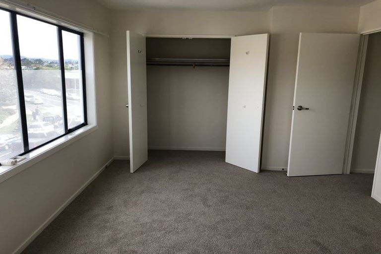 Photo of property in Krisley Court, 1/6 Ambrico Place, New Lynn, Auckland, 0600