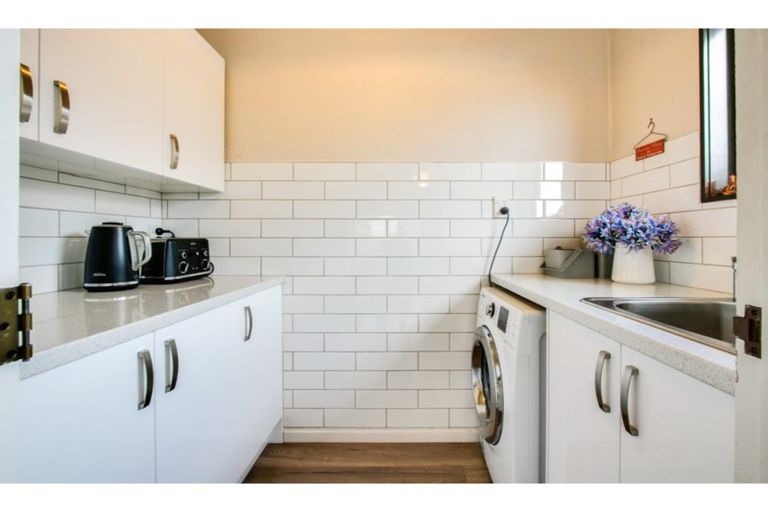 Photo of property in 132a Guppy Road, Taradale, Napier, 4112