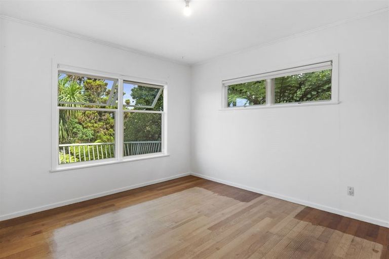 Photo of property in 71 Lyons Avenue, Murrays Bay, Auckland, 0630