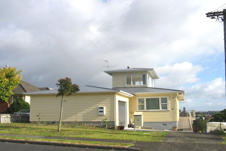 Photo of property in 26 Monarch Avenue, Hillcrest, Auckland, 0627