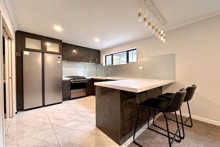 Photo of property in 21a Fairmount Road, Titirangi, Auckland, 0604