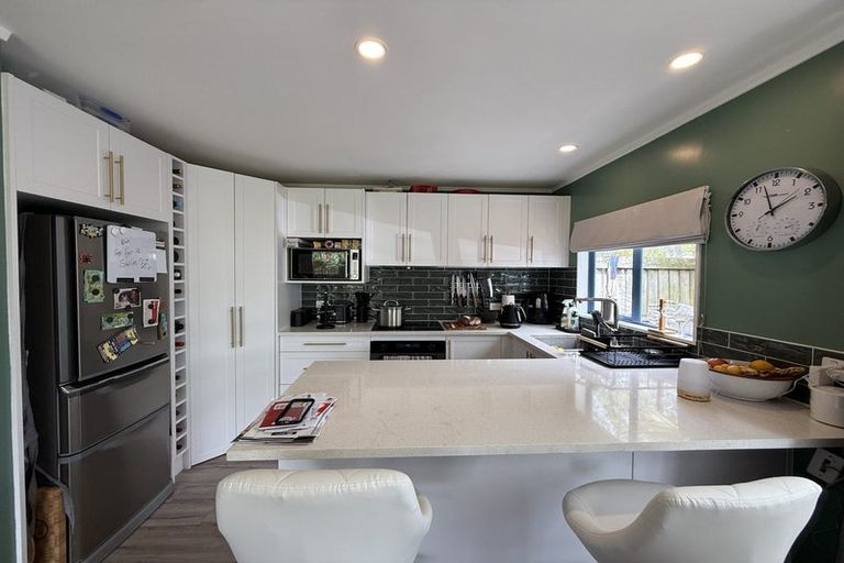 Photo of property in 2 Parma Place, Henderson, Auckland, 0612