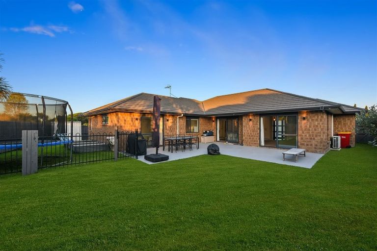 Photo of property in 37 Whitney Place, Rototuna North, Hamilton, 3210