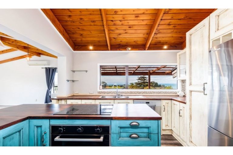 Photo of property in 70 Wade River Road, Stanmore Bay, Whangaparaoa, 0932