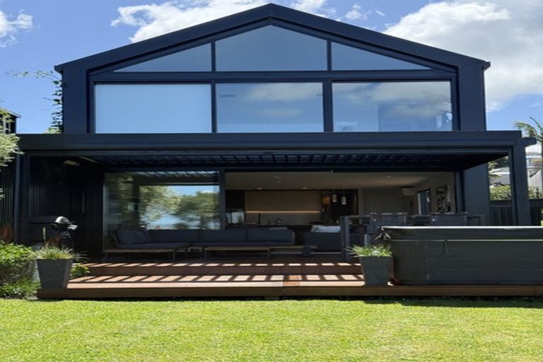 Photo of property in 31 Oakpark Place, West Harbour, Auckland, 0618