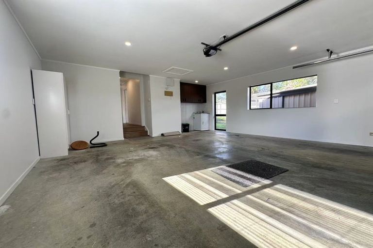 Photo of property in 39 Golfland Drive, Golflands, Auckland, 2013