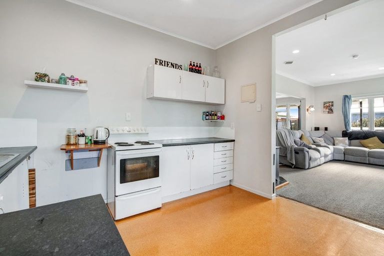 Photo of property in 51a Parakai Avenue, Parakai, 0830