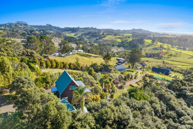 Photo of property in 200 Tawa Road, Kumeu, 0891