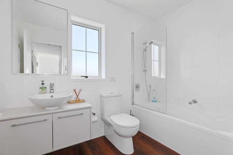 Photo of property in 49 Chateau Crescent, Rangatira Park, Taupo, 3330