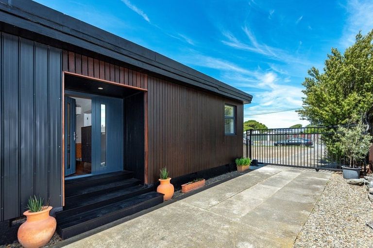 Photo of property in 150 Beach Road, North New Brighton, Christchurch, 8083