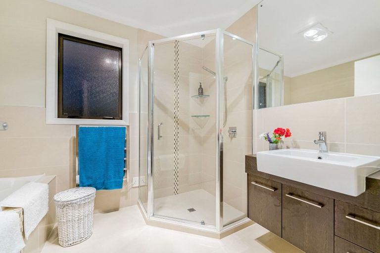 Photo of property in 18 Corsica Way, Karaka, Papakura, 2113