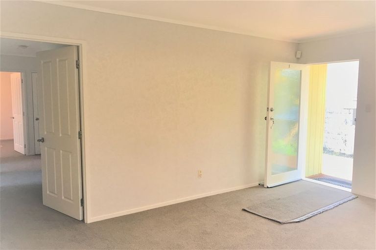 Photo of property in 1/322 Royal Road, Massey, Auckland, 0614