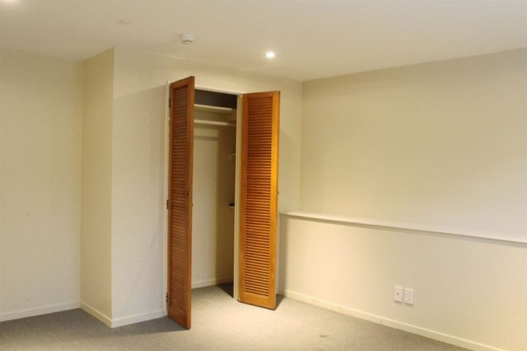 Photo of property in 2/4 Ross Avenue, Glenfield, Auckland, 0629