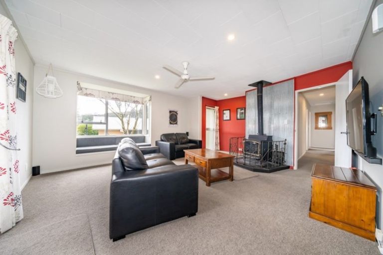 Photo of property in 10 Garnet Grove, Birchville, Upper Hutt, 5018