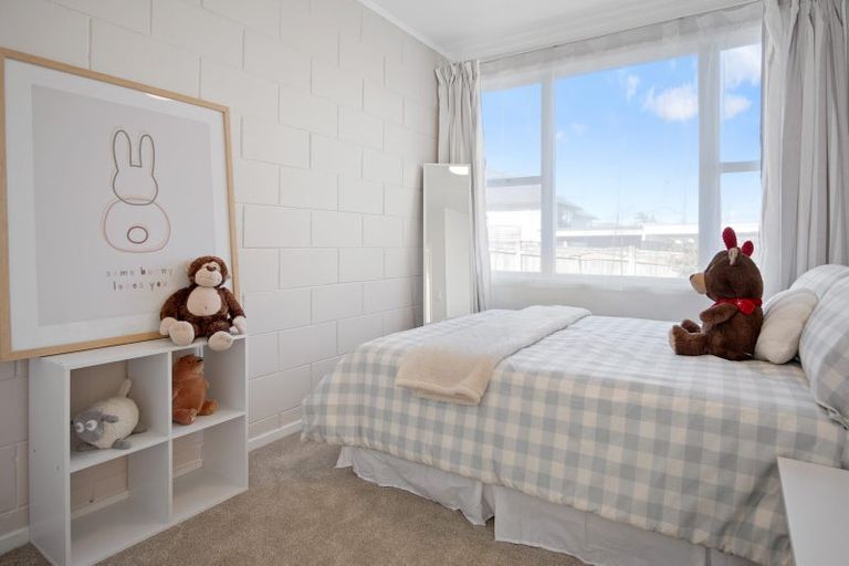 Photo of property in 2/134 Edmonton Road, Te Atatu South, Auckland, 0610