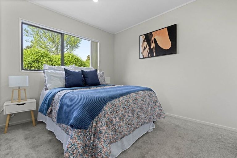Photo of property in 2/35 Secretariat Place, Randwick Park, Auckland, 2105
