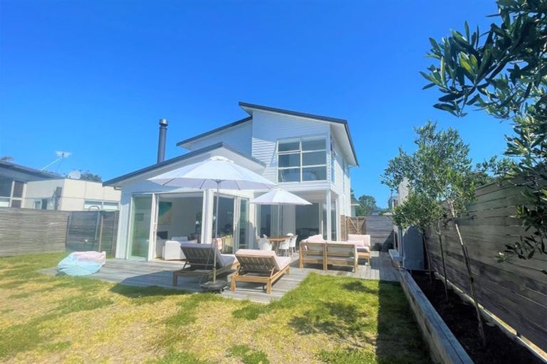 Photo of property in 148 Sands Crescent, Matarangi, Whitianga, 3592