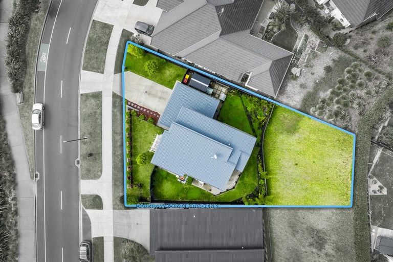 Photo of property in 92 Arran Point Parade, Orewa, 0931