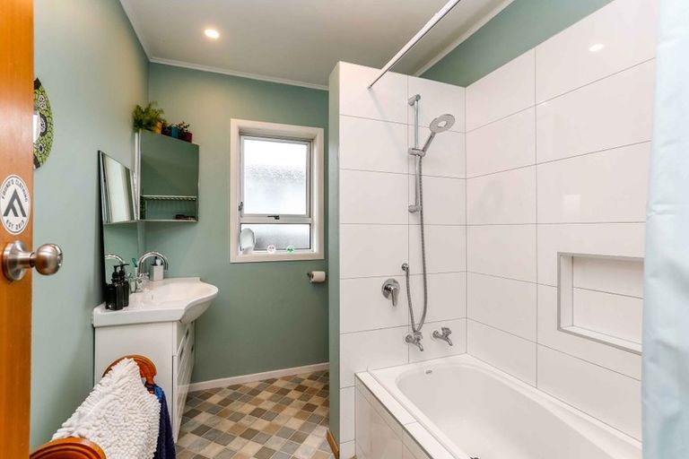 Photo of property in 12 Ngaio Street, Strandon, New Plymouth, 4312