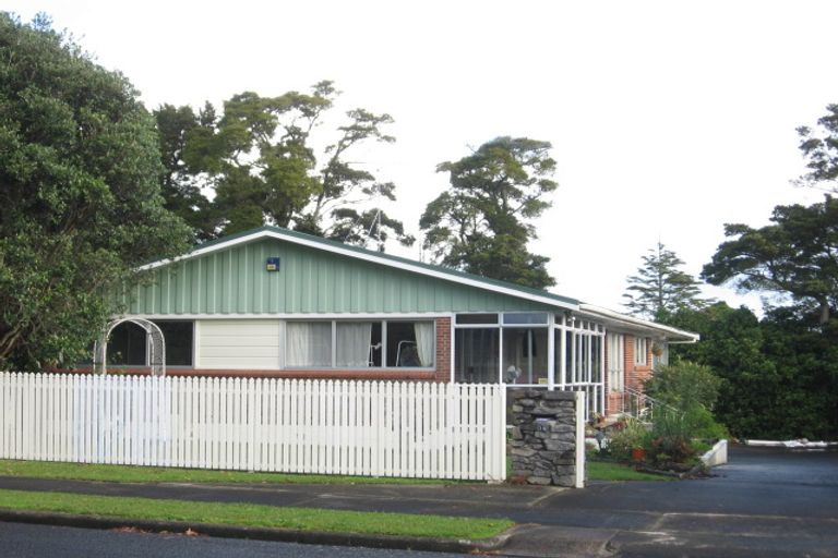 Photo of property in 14 Dennis Avenue, Hillpark, Auckland, 2102