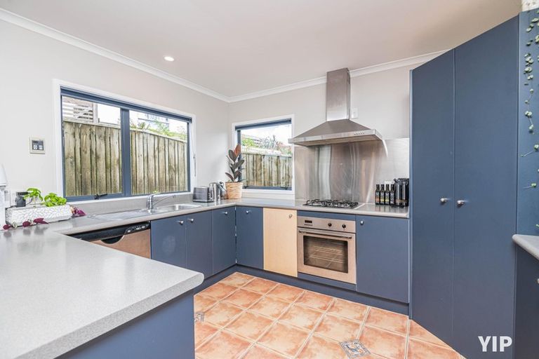 Photo of property in 79 Dress Circle, Newlands, Wellington, 6037