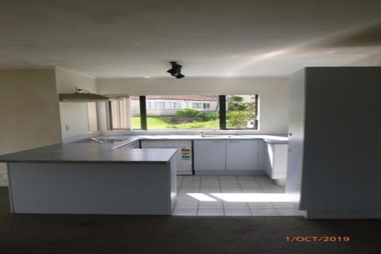 Photo of property in 26 Blueridge Close, Sunnyvale, Auckland, 0612
