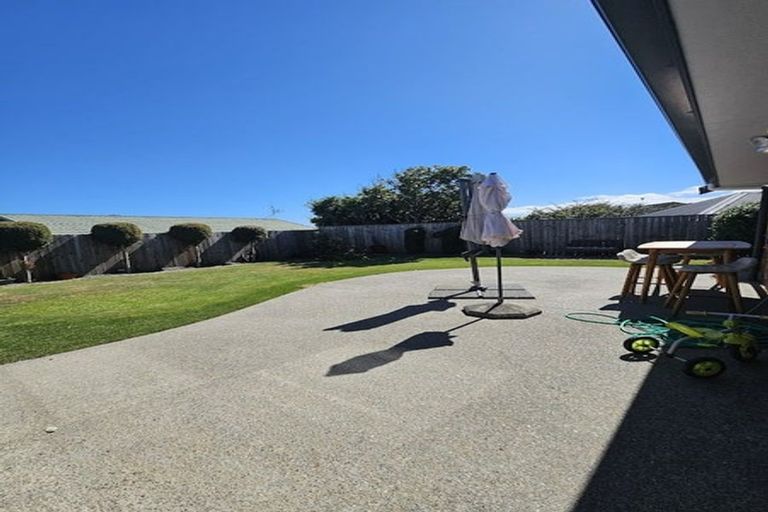 Photo of property in 17 Consort Close, Paraparaumu Beach, Paraparaumu, 5032