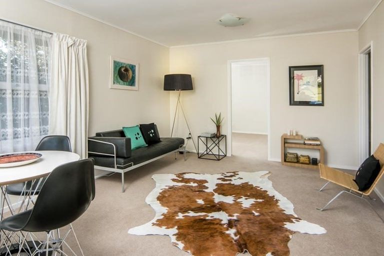 Photo of property in 2/5 Eban Avenue, Hillcrest, Auckland, 0627