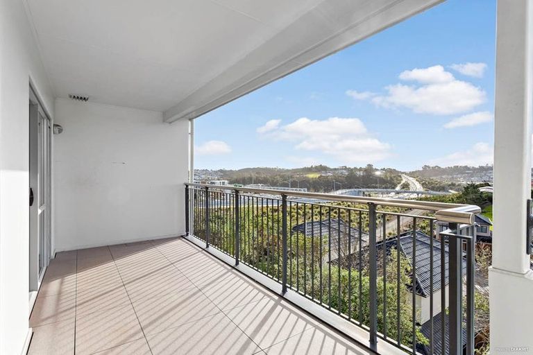 Photo of property in 13b/60 Masons Road, Oteha, Auckland, 0632
