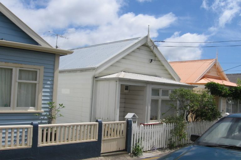 Photo of property in 23 Moir Street, Mount Victoria, Wellington, 6011