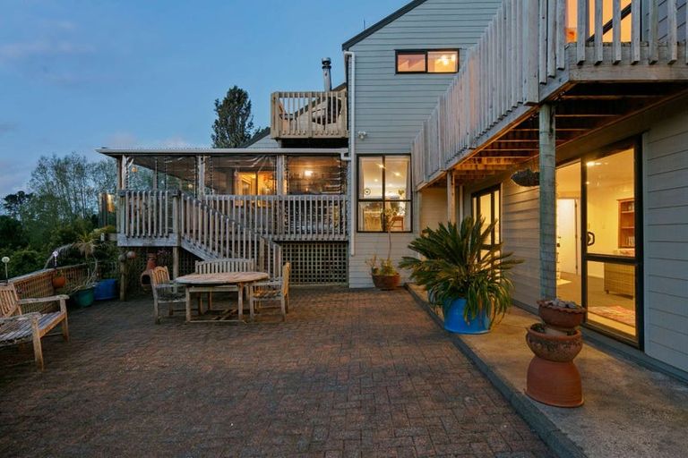 Photo of property in 11 North Way, Titirangi, Auckland, 0604