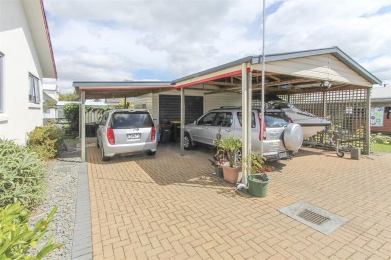 Photo of property in 6a Holden Avenue, Holdens Bay, Rotorua, 3010