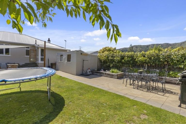 Photo of property in 15 Brasell Street, Fairfield, Lower Hutt, 5011