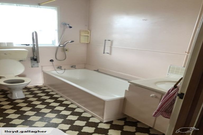 Photo of property in 2/1 Matua Place, Clendon Park, Auckland, 2103